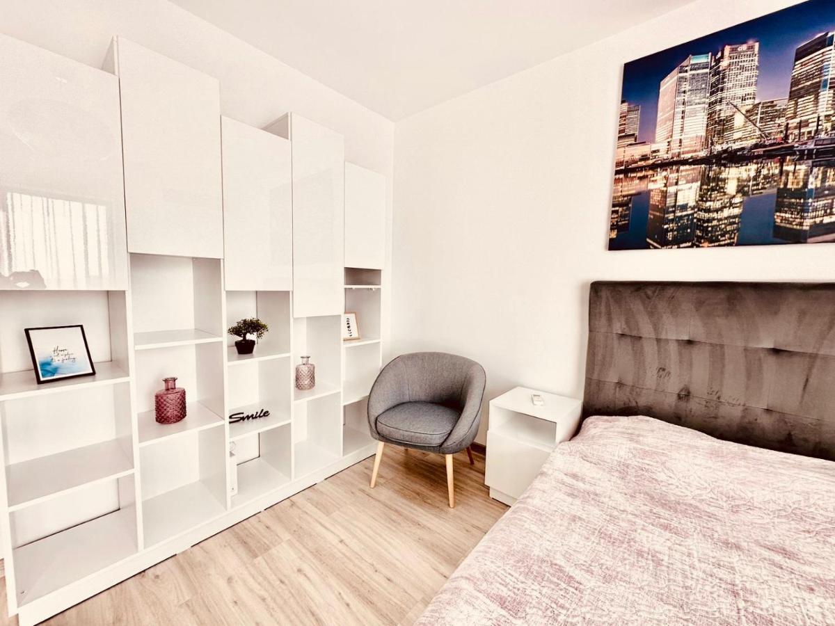 At The Top Plaza Studio Bucarest Extérieur photo